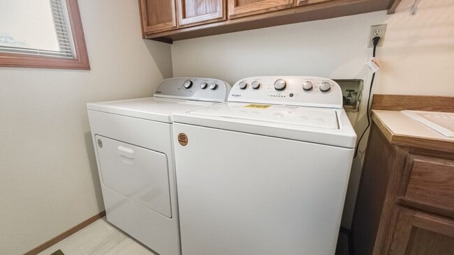 Building Photo - Spacious, Comfortable House in Forest Ridge Estates of Bellevue