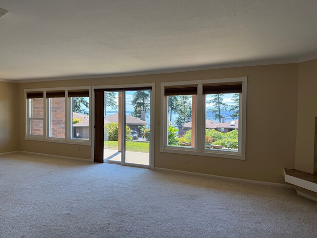 Building Photo - Mukilteo View Condo