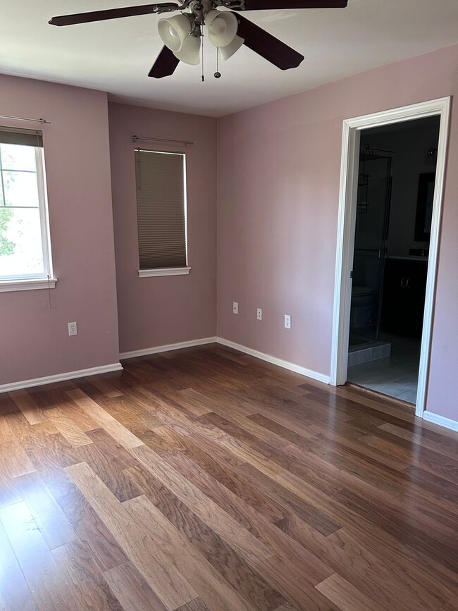 Building Photo - Charming & Modern 2-Bedroom Ashburn Community Townhome