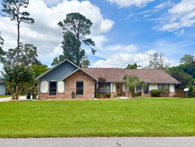 Building Photo - Pool Home in Desired SE Ocala - SPECIAL IN...