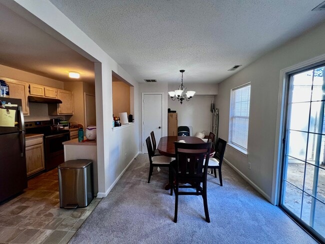 Building Photo - Beautiful 2-Bedroom End Unit Townhome in O...