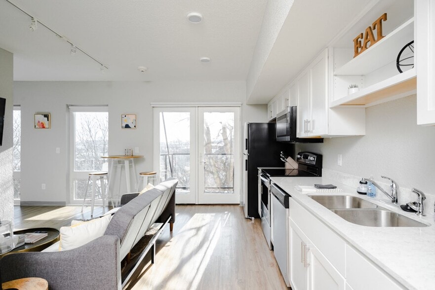 Interior Photo - Arabella