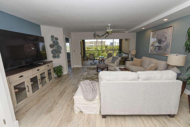 Building Photo - 275 Palm Ave