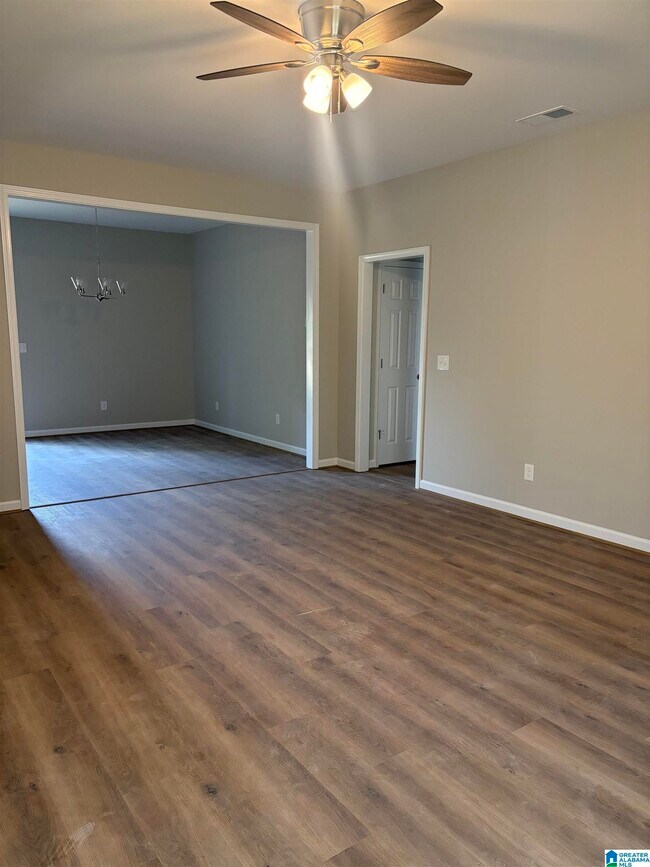 Building Photo - 1107 Cherry Cir