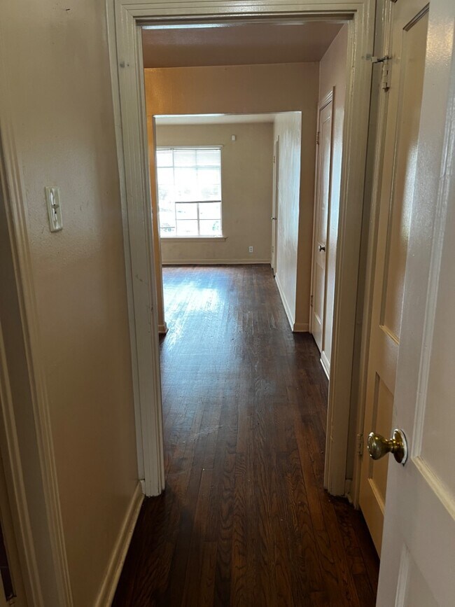 Building Photo - 1126 Bailey Ave