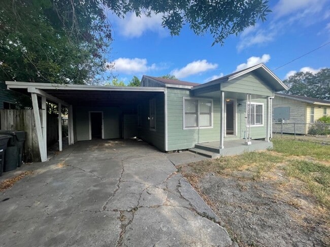 Building Photo - 4613 Yolanda Dr