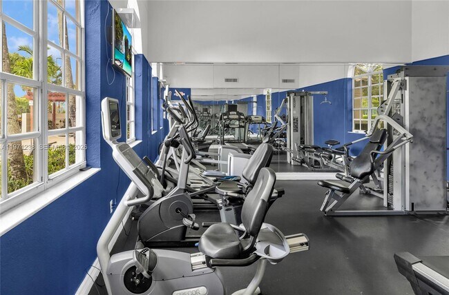 Building Photo - 9785 Nob Hill Ct