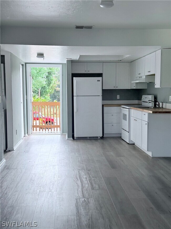 Building Photo - 824 Alderman St