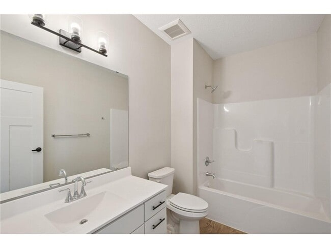 Building Photo - 4760 Ironwood Cir