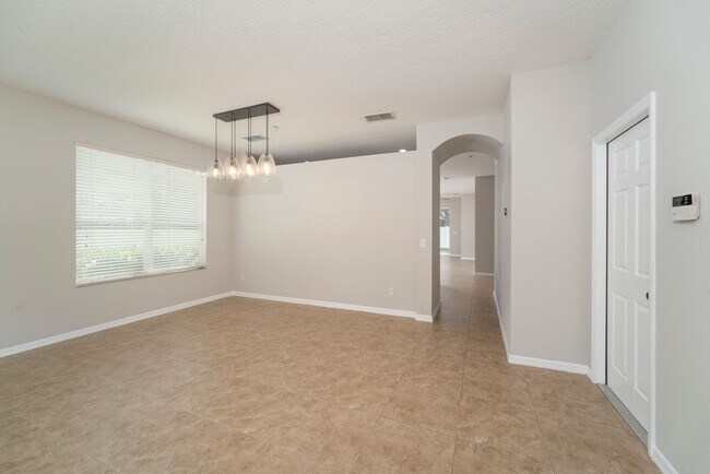 Building Photo - Cute and Spacious 3/2 Home with Bonus Room...
