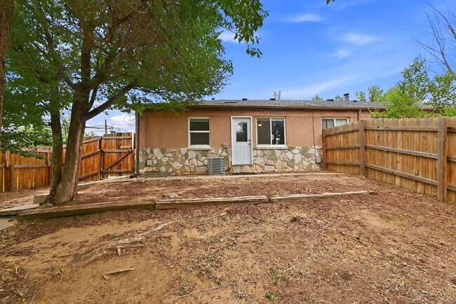 Building Photo - $2,220.95 with $300 Off the first month's rent, 2 Beds - 2 Bath, Duplex in Denver with Washer and...