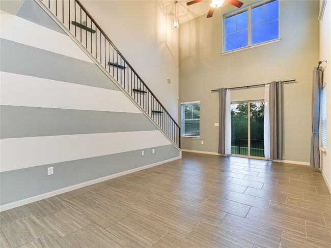 Building Photo - 1620 Bryant Dr