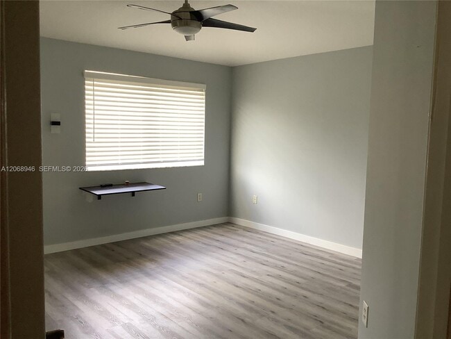 Building Photo - 7050 SW 164th Ct