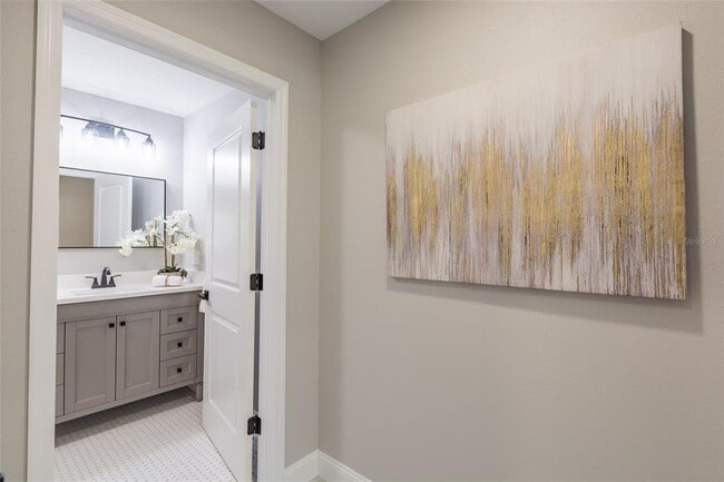 Master bathroom - 1918 E Shadowlawn Ave