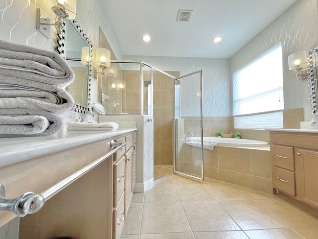 Building Photo - 12667 Biscayne Ct