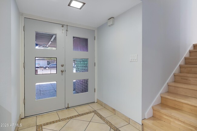 Building Photo - 1627 E Fremont Dr