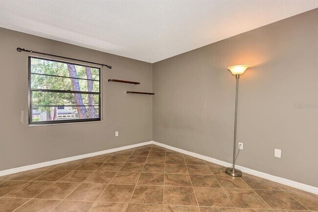Building Photo - 5645 Summerside Ln