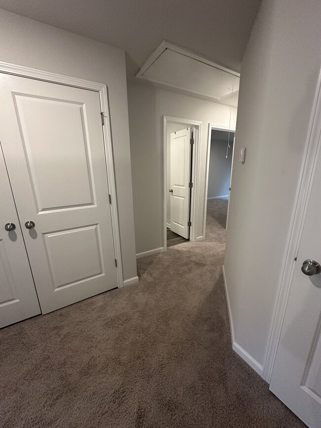 Building Photo - 271 Oakwood Dr NW