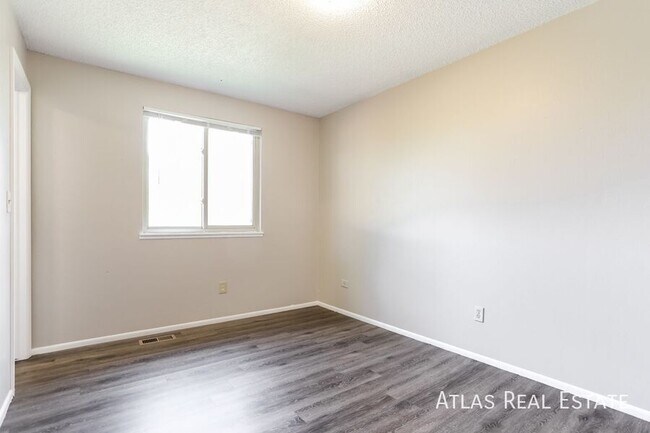 Building Photo - 14955 E Columbia Dr