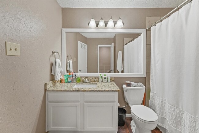 Building Photo - 621 Carriagehouse Ln