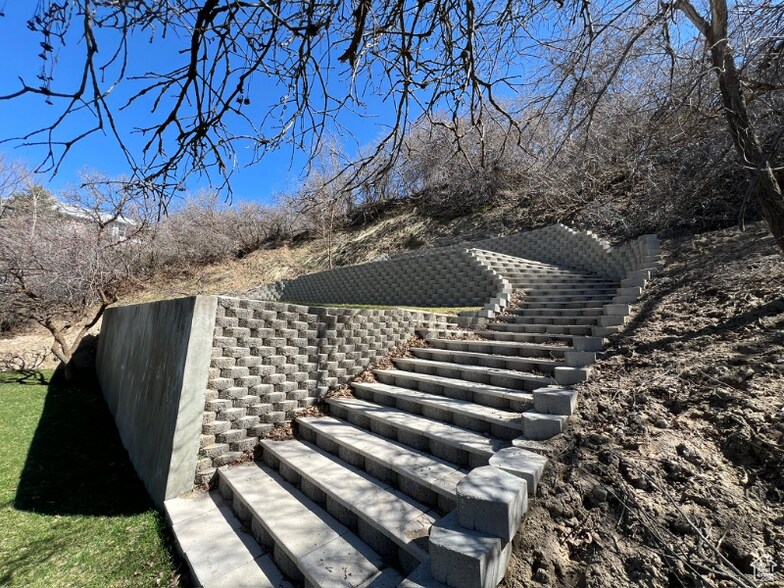 Building Photo - 552 Chelsea Dr