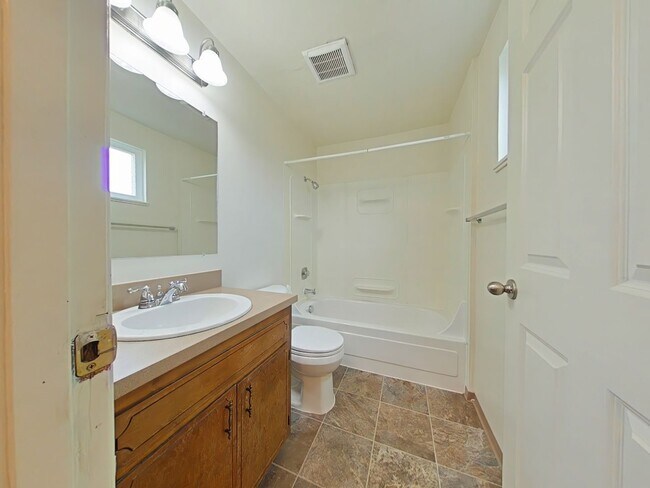 Building Photo - 2 Bedroom Duplex ~ South Corvallis ~ Pet F...