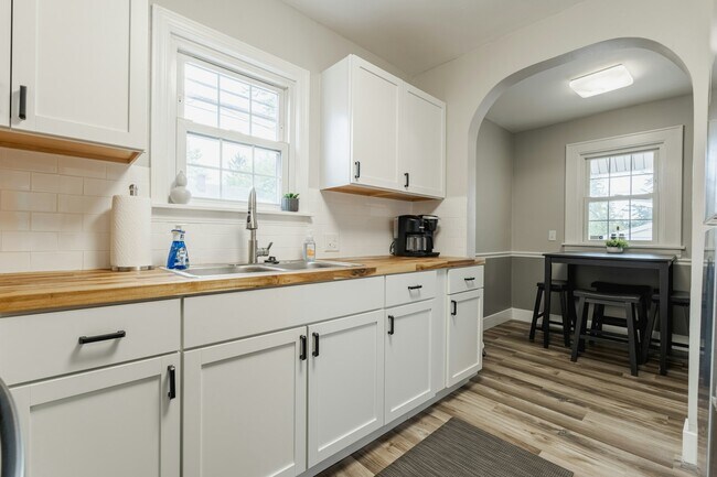 Building Photo - 246 Wayne Ave