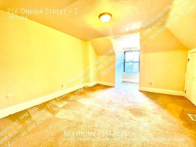 Building Photo - 216 Oneida St