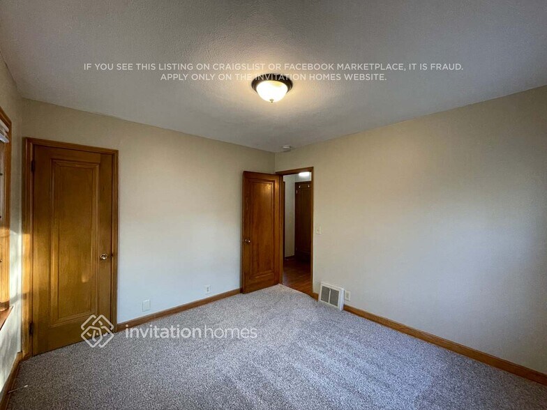 Building Photo - 5240 S 28th Ave