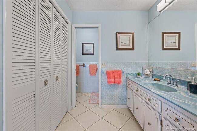 Building Photo - 96 Aqua Ra Dr