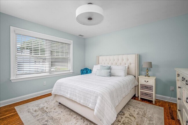 Building Photo - Beautifully Renovated 4 Bedroom 2.5 Bathroom Colonial
