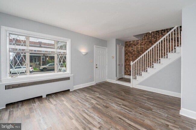Building Photo - 3050 Mayfield Ave