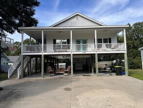 Building Photo - 1846 Camelot Dr SW