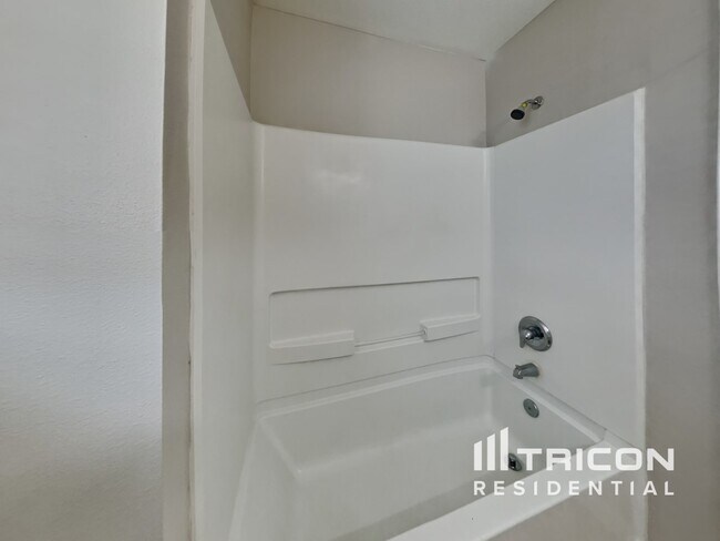 Building Photo - 4035 Mossy Spring Ln