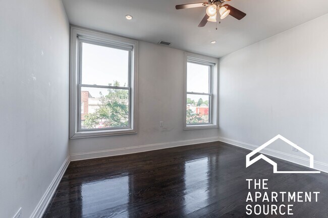 Building Photo - 2450 N Milwaukee Ave