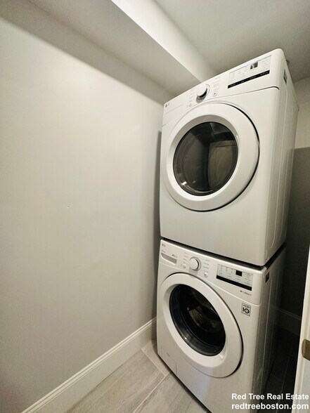 Building Photo - 100 Brooks St