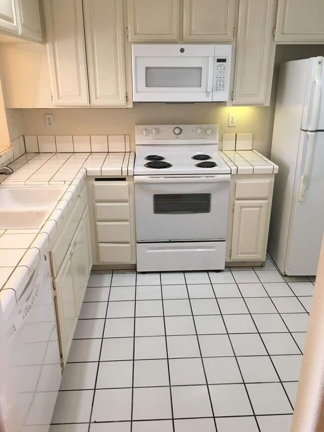 Building Photo - 321 Treasure Island Dr