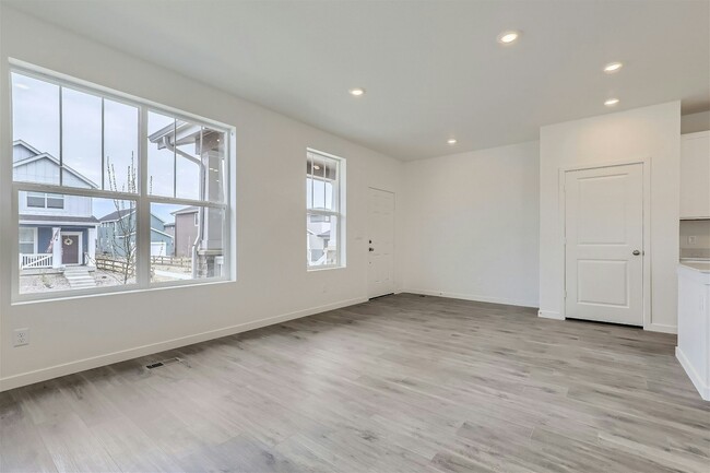 Building Photo - 560 Cottonwood Avenue