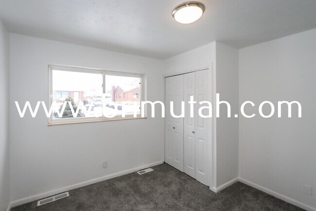 Building Photo - 5856 S 157 W