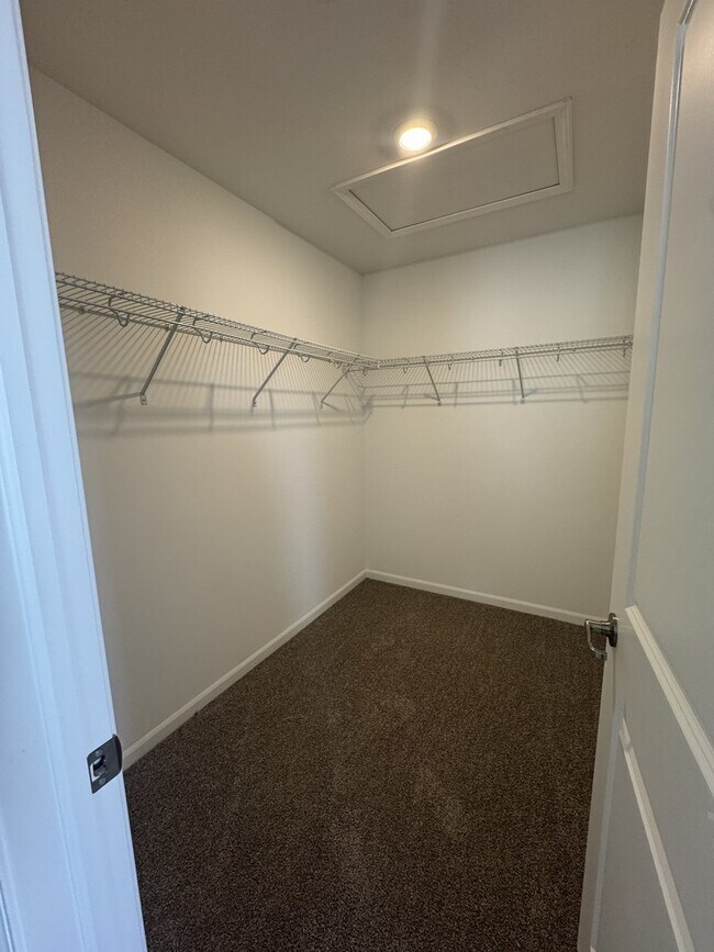 Building Photo - 25732 W Wakefield Dr