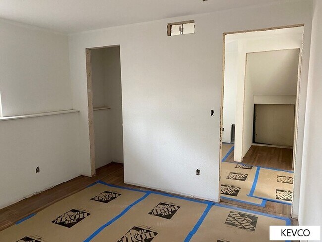 Building Photo - Lovely Renovated Home!