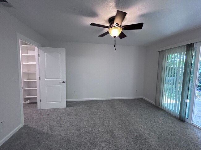 Building Photo - HALF OFF ONE MONTH RENT IF APPROVED AND MOVED IN BY 4/8