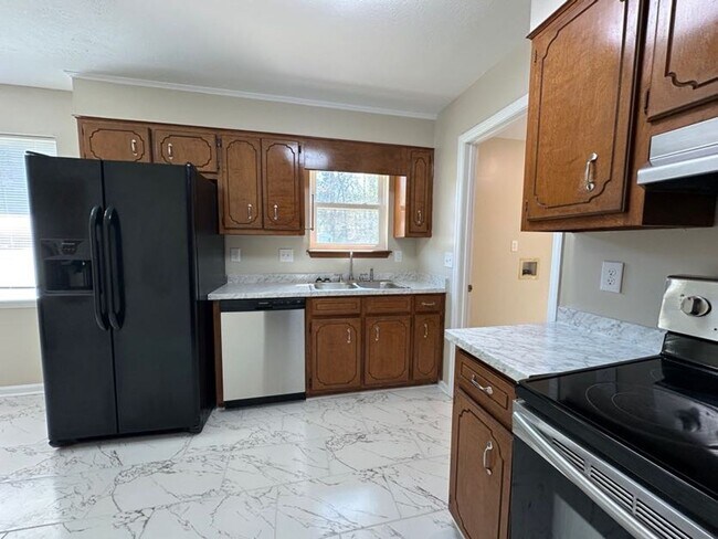 Building Photo - Woodlake - Richmond