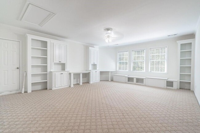 Building Photo - 53 Lakeside Terrace