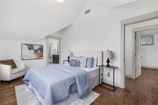 Building Photo - 214 Camp St