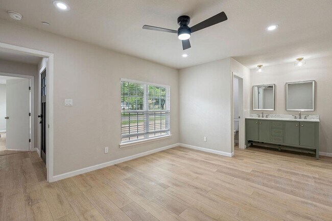 Building Photo - 1204 Spearson Ln
