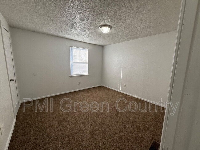 Building Photo - 404 E Redwood St