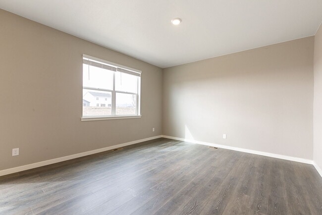 Building Photo - 1939 Knobby Pine Dr