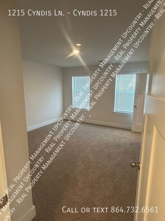 Building Photo - 1215 Cyndis Ln