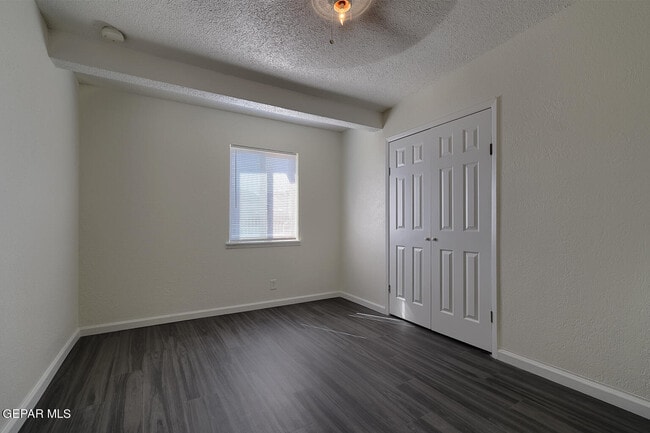 Building Photo - 10000 Jamaica St